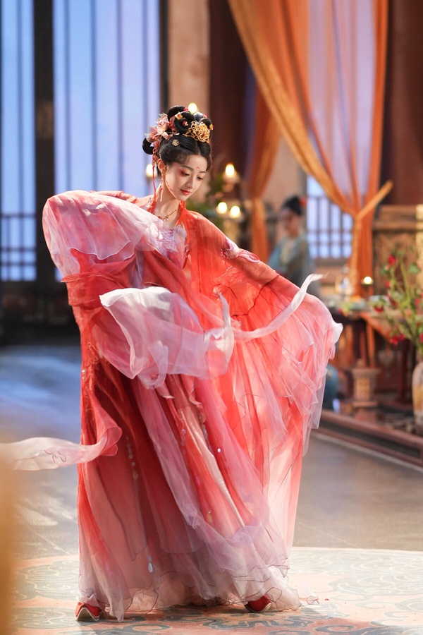 2025陸劇5位新晉古裝女神！《許我耀眼》萬鵬古裝美過虞書欣，第3位卻沒被趙麗穎比下去