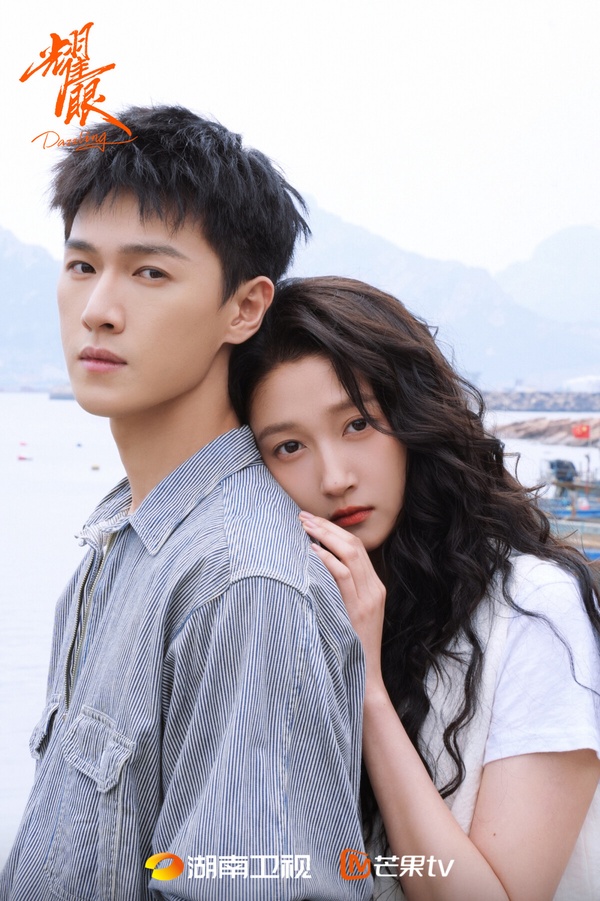 冠軍是關曉彤、李昀銳主演的《耀眼》！李昀銳以《九重紫》爆火後，就成為新晉流量男神，而李昀銳和關曉彤這部《耀眼》自定角就有高熱度。不少網友都覺得兩人外型滿搭的，《耀眼》劇情不是無腦撒糖劇，帶了點現實感，應該能期待一下。