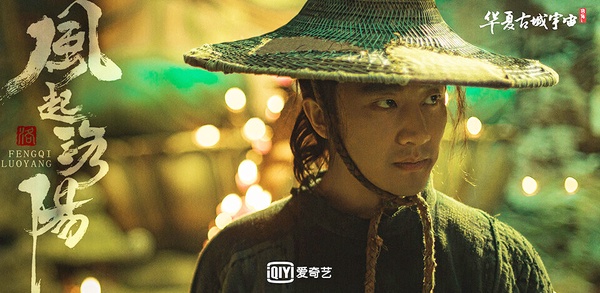 黃軒不是大家印象中典型的美男長相，但多年來他靠著夠硬的實力，依然在演藝圈佔有一席之地。2015年和孫儷合作古裝劇《羋月傳》嶄露頭角，後續又和楊冪合作《親愛的翻譯官》、和劉詩詩合作《女醫明妃傳》，每部劇的搭擋都是高人氣女神。