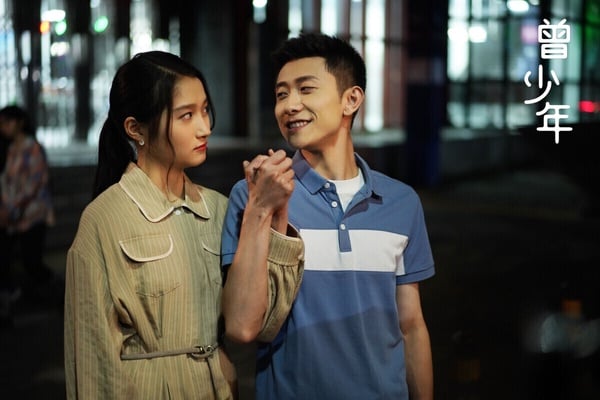青春情感劇《曾少年》改編自九夜茴的小說，這部劇分為少年篇和大學篇，兩部評價都挺高呢！而大學篇愛情線的比重更重，走青春疼痛文學的風格。劇裡有不少多角戀、CP大亂燉，有點狗血，但劇情精彩，親情、友情、愛情都讓人有共鳴。