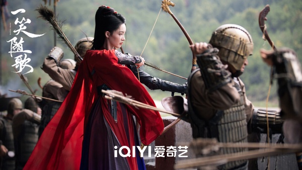 《一笑隨歌》對打《入青雲》和《宴遇永安》，是三部中劇情節奏最佳的一部。《一笑隨歌》也是女將軍題材的古裝劇，網友稱讚李沁有演出女將軍的英氣，劇情推進流暢，滿滿爆點。男女主角勢均力敵，女二由戀愛腦變瘋批，劇中有滿多失憶、血吻、囚禁的狗血老梗，但拍得很帶感。
