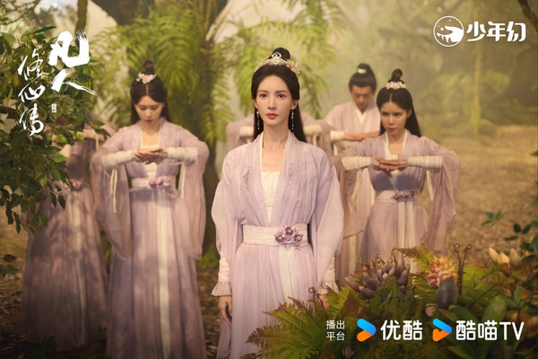 楊洋近年推出的《且試天下》、《我的人間煙火》等劇評價不佳，不過這次的《凡人修仙傳》評價還不錯，豆瓣評分高達7.5。這是一部修仙劇，劇中實景拍攝的畫面非常美，楊洋在劇裡的古裝扮相帥出新高度，好評遠勝《且試天下》太多！