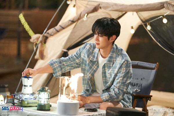 《宇宙Marry Me？》劇情&amp;amp;amp;amp;amp;amp;amp;amp;amp;amp;amp;amp;角色介紹：崔宇植擺脫「窮小子」，與庭沼珉共譜高甜爆笑愛情