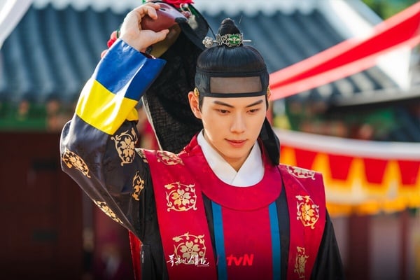 2025 tvN韓劇收視排行TOP10！俊昊《颱風商社》狠超《未知的首爾》登第2，冠軍飆破17%