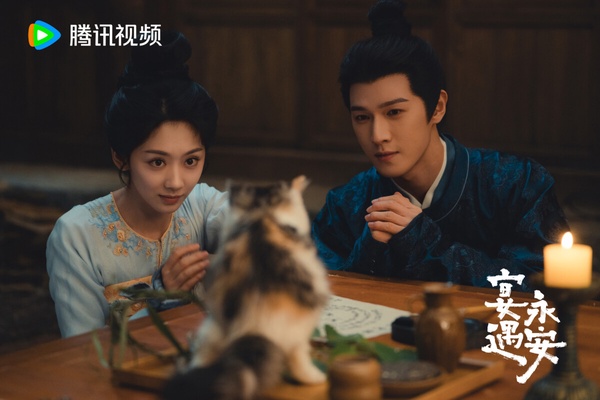 《宴遇永安》改編自人氣小說《長安小飯館》，原著是很有名的美食小說，而近年有《卿卿日常》那樣美食結合甜寵的古偶劇成功在前，讓大家期待《宴遇永安》的改編。然而《宴遇永安》評價一般般，劇版愛情線、家人群像都拍得不太吸引人，李昀銳和王影璐的CP火花也不強，沒有《九重紫》那樣火花四溢的感覺，該劇豆瓣評分僅5.9。