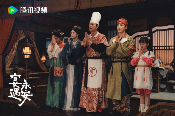 《宴遇永安》改編自人氣小說《長安小飯館》，原著是很有名的美食小說，而近年有《卿卿日常》那樣美食結合甜寵的古偶劇成功在前，讓大家期待《宴遇永安》的改編。然而《宴遇永安》評價一般般，劇版愛情線、家人群像都拍得不太吸引人，李昀銳和王影璐的CP火花也不強，沒有《九重紫》那樣火花四溢的感覺，該劇豆瓣評分僅5.9。
