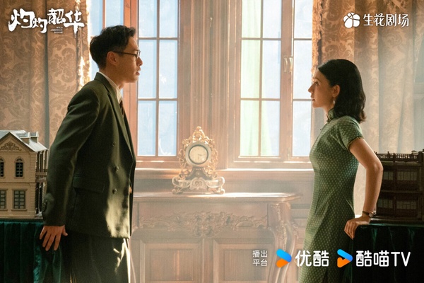 大家追過孫儷的《那年花開月正圓》嗎？《灼灼韶華》和《那年花開月正圓》出自同一個編劇，類型也有點像，都是民國背景的大女主商戰故事，找來《甄嬛傳》「寧嬪」熱依扎主演。《灼灼韶華》被說是低配版的《那年花開》，這部劇走爽劇路線，有很多賞巴掌、鬥惡婆婆的爽感情節。雖然沒有《那年花開》那麼值得細品，但如果是愛看爽劇、狗血劇的觀眾，《灼灼韶華》可以嘗試，很讓人入迷！