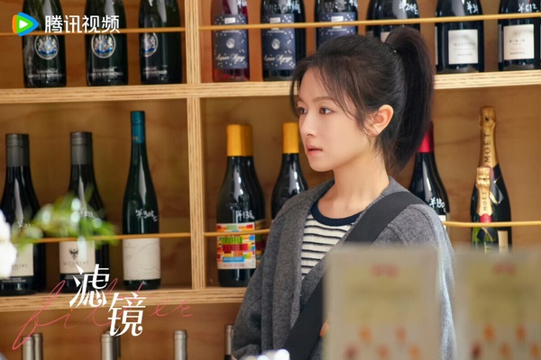 李蘭迪是95後路人緣很好的小花，她的流量雖然不及趙露思和虞書欣，但作品收視、口碑都很不錯呢！今年李蘭迪推出《濾淨》和《朝雪錄》兩部陸劇，都有達到熱播的程度，口碑更好的是《濾鏡》，搭檔男星檀健次。雖然熱度不及《難哄》，不過《濾鏡》的口碑反而比《難哄》好很多，豆瓣分數高達7.3！