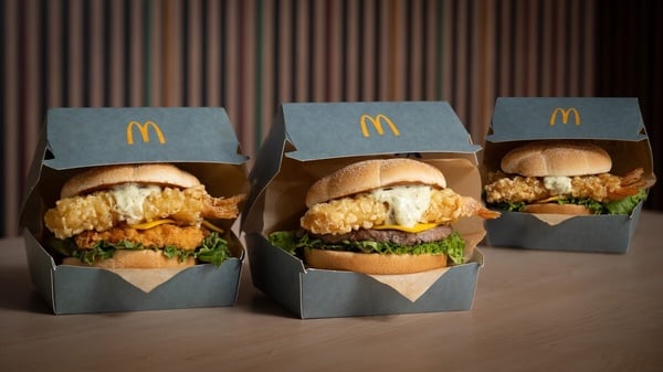 買一送一！麥當勞必吃新品「炸蝦天婦羅堡」10/29起期間限定開賣，還有炸蝦牛肉堡必吃
