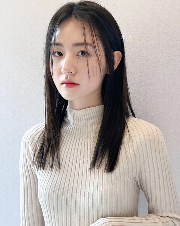 8款不用燙中長髮層次剪推薦！蓬鬆層次剪、日系塊狀剪率性耐看，這款不用整理