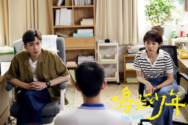 《鳴龍少年》翻拍自經典日劇《東大特訓班》，通常翻拍劇都很容易拍爛，沒想到導演鏡頭語言很好，劇中的熱血高中生各有家庭問題，劇情讓人有共鳴，前期衝出高度好評。雖然中後期開始，一些新增的感情戲引起觀眾不滿，但整體而言《鳴龍少年》還是有高評價，節奏很緊湊，不會注水無聊，豆瓣評分6.7。
