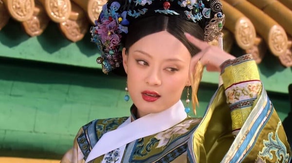 經典宮鬥劇《甄嬛傳》主角甄嬛（孫儷飾）後期成為熹貴妃的霸氣造型。
