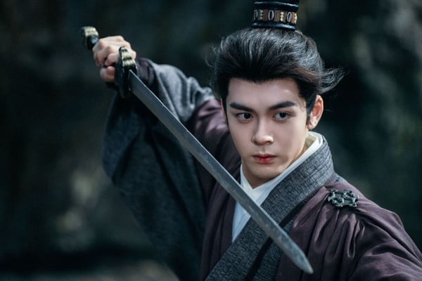 成毅的《蓮花樓》是近年必看的武俠劇，《蓮花樓》是武俠結合探案的故事，改編自藤萍的小說，和最近熱播的《水龍吟》視同作者。《蓮花樓》講述武林高手李相夷遭人陷害後，重傷墜海，僥倖存活後就隱姓埋名叫李蓮花，因緣際會下結識方多病，並破獲一樁樁案件。