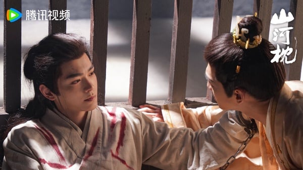 《山河枕》是丁禹兮繼《永夜星河》之後，再主演的古裝愛情劇，這部劇原著小說是重生，劇版調整了重生設定，集合叔嫂虐戀、權謀查案。目前《山河枕》首播後，評價沒有《永夜星河》那麼高，宋茜和丁禹兮CP火花不算很強。不過劇情流暢，節奏快，丁禹兮演技依然好評！他演少年將軍，演技依然到位。