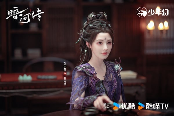 龔俊主演的《暗河傳》普遍被歸類在大男主劇上，但這部劇同時也是優秀的古裝群像劇呢！《暗河傳》被網友形容是「看不見光的影子們」的群像故事，劇中的配角都不是扁平的工具人，每一個角色都有各自的故事和使命，有人只想要自由，有人有擺脫不開的枷鎖，《暗河傳》拍出了每個角色的掙扎，故事很動人。