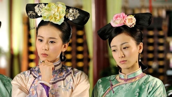 《步步驚心》故事圍繞在劉詩詩飾演的女主角若曦展開，但《步步驚心》同樣被認為是非常經典的群像劇。小編覺得《步步驚心》最棒的一點不只在於感情線，而是若曦始終能同理和她立場不同的阿哥們、福晉們的處境。