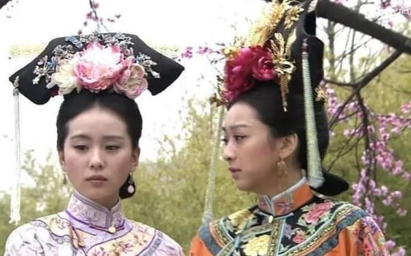 《步步驚心》故事圍繞在劉詩詩飾演的女主角若曦展開，但《步步驚心》同樣被認為是非常經典的群像劇。小編覺得《步步驚心》最棒的一點不只在於感情線，而是若曦始終能同理和她立場不同的阿哥們、福晉們的處境。