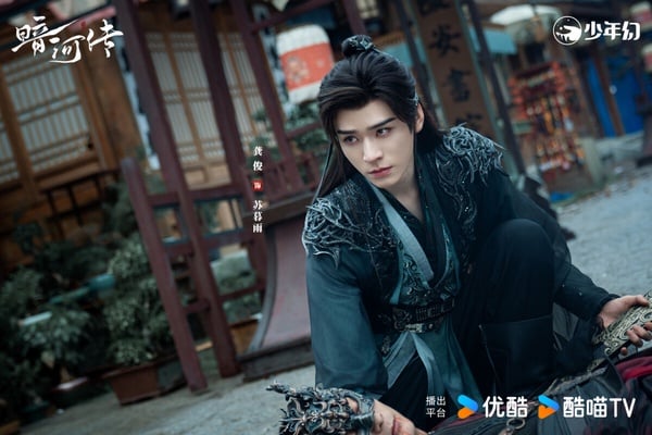 龔俊近年推出的古裝劇《安樂傳》、《狐妖小紅娘：月紅篇》評價都崩盤，但最近的《暗河傳》口碑很高！龔俊主演的《暗河傳》改編自周木楠的同名小說，是高評價武俠劇《少年歌行》的外傳。雖然觀眾認為《暗河傳》沒有超越前作《少年歌行》，但《暗河傳》拍出了熱血少年群像，主配角人設都很飽滿，豆瓣開出7.1的高分！