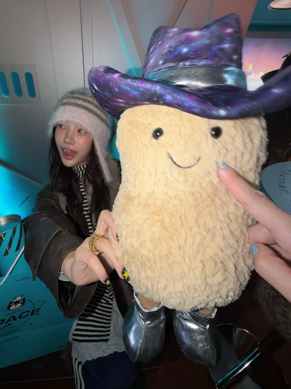 Jellycat聖水洞Space快閃店限定：Amuseables Peanut Space Rodeo Outfit 趣味花生太空牛仔装