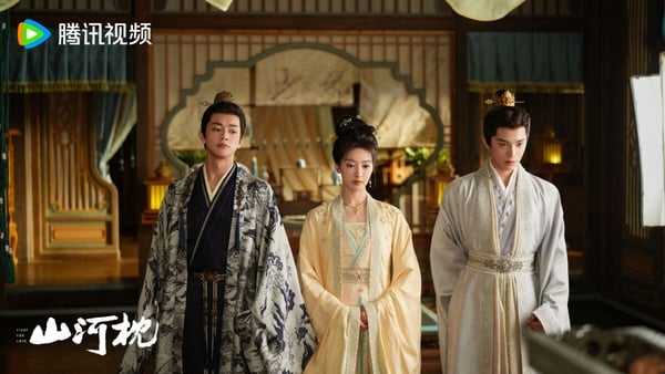 《山河枕》不同於主打大男主故事的《水龍吟》和《暗河傳》，這部劇愛情是主線，看膩大男主劇的觀眾，推薦嘗試《山河枕》。劇情集合叔嫂虐戀、權謀查案，也有引人入勝的大女主逆襲劇情。宋茜、丁禹兮CP火花不強，不過劇情情節豐富，而《山河枕》最大亮點是丁禹兮，他演少年將軍，超細膩的哭戲再次引起話題。