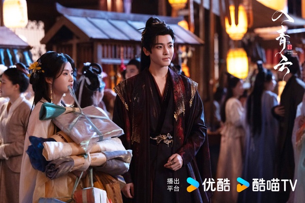 網友票選冠軍是《入青雲》！《入青雲》讓許多劇迷直呼走不出來，《入青雲》是冷酷女戰神「偽裝誘愛」浪蕩鬥者的故事，人設很有拉扯感，雖然有觀眾認為節奏偏慢，但導演很會拍，拍出了侯明昊、盧昱曉最好看的樣子，兩人搭起來很登對，主副CP的愛情線還是有不少劇迷喜歡。