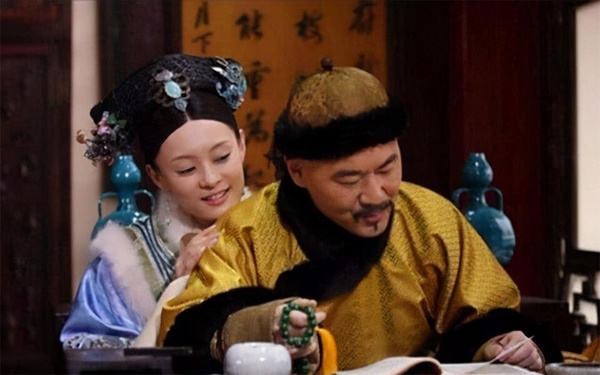 《甄嬛傳》被網友瘋狂提名！這部劇真的是百看不膩，每次重刷都有新發現。《甄嬛傳》可以說是重刷率史上最高的陸劇了吧！2011年的老劇，今年度依然有11億的播放量，真的很驚人！