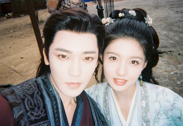 《雀骨》劇情看點＆角色介紹：侯明昊紅袍戰損世子封神，與小11歲艾米上演先婚後愛