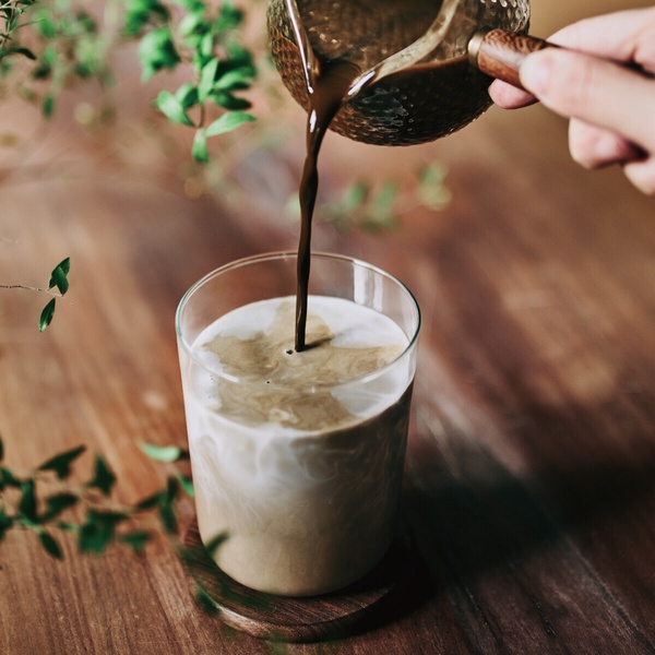 得正「焙茶系手搖飲」：得正推焙茶系烘吉手搖！