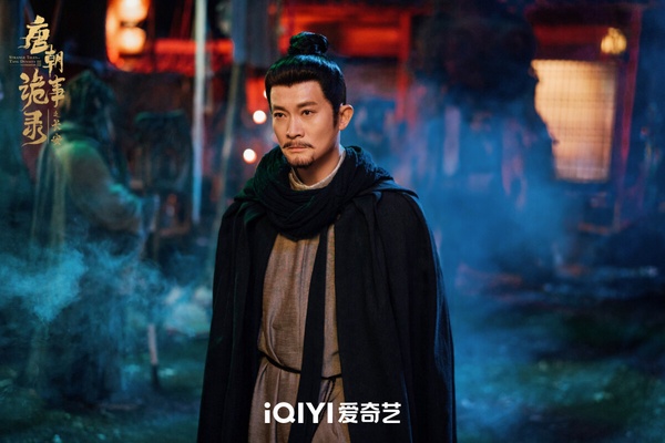 冠軍是古裝懸疑劇《唐朝詭事錄之長安》！這已經是《唐朝詭事錄》系列的第三季了，前兩季在豆瓣都有破八的高分，第三季也沒崩盤，依然開出8.1高分。《唐朝詭事錄之長安》很難得，到第三季維持前作的高質感，沒有注水，沒有崩人設，劇本依然紮實，懸疑志怪氛圍到位，又有宮廷權力鬥爭暗線，首播就開出高熱度、高口碑！