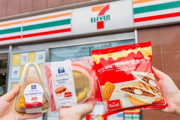 買一送一！7-11「蓮花脆餅甜點」登場，熱壓吐司、巴斯克、布丁必吃，統一翻轉布丁回歸