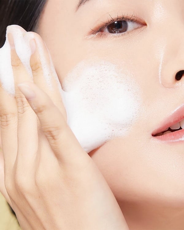 開架洗面乳推薦2：Neogence 霓淨思 玻尿酸溫和保濕洗面乳
