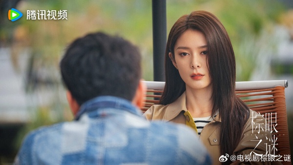 《棕眼之謎》找來高口碑古裝劇《天行健》的演員班底秦俊傑、傅菁等人搭檔，雖然口碑沒有《天行健》一面倒好評，不過也是最近可以一看的懸疑劇。觀眾稱讚這部劇拍攝手法有古早懸疑感，還帶了一點狗血感，人物立體，秦俊傑演技依然穩定。