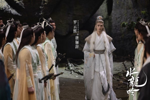 羅雲熙的《水龍吟》近期迎來大結局，這部劇的作者和成毅《蓮花樓》是同一個，兩部劇都是充滿餘韻的收尾。《水龍吟》講述正邪莫辨的唐儷辭被昔日好友構陷，被迫捲入顛覆武林的陰謀。他冷眼睥睨天下，以域外武學「往生譜」秘探十三樓，智鬥劍王城，卻在此過程中與池雲、沈郎魂等人產生羈絆，展開的故事。