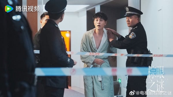 《棕眼之謎》找來高口碑古裝劇《天行健》的演員班底秦俊傑、傅菁等人搭檔，雖然口碑沒有《天行健》一面倒好評，不過也是最近可以一看的懸疑劇。觀眾稱讚這部劇拍攝手法有古早懸疑感，還帶了一點狗血感，人物立體，秦俊傑演技依然穩定。