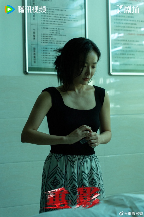 懸疑劇《重影》找來《狂飆》大嫂高葉主演，男主陳靖可先前在《在暴雪時分》演過吳磊師兄。《重影》找來名導馮小剛監製，這部劇的光影調度受到不少稱讚，有電影的感覺，情節推進張弛有度，層層抽絲剝繭，演員演技也很到位。