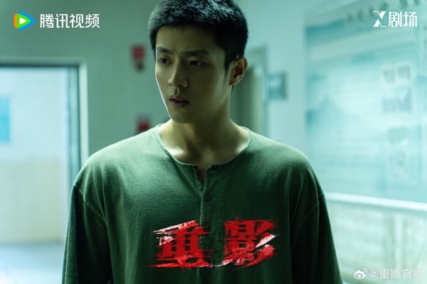 懸疑劇《重影》找來《狂飆》大嫂高葉主演，男主陳靖可先前在《在暴雪時分》演過吳磊師兄。《重影》找來名導馮小剛監製，這部劇的光影調度受到不少稱讚，有電影的感覺，情節推進張弛有度，層層抽絲剝繭，演員演技也很到位。