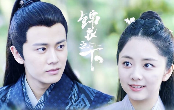 任嘉倫屬於很百搭的男演員，在《鳳凰台上》和彭小苒、《無憂渡》和宋祖兒、《周生如故》和白鹿，都能讓觀眾感受到CP魅力，但最難忘的還是要屬《錦衣之下》和譚松韻的「六元一斤蝦CP」了！《錦衣之下》這對CP承包了2020的話題榜，任嘉倫和譚松韻兩位主演的帶入感超級強，陸大人「多層次眼神」不斷撩少女的心，霸氣狠劣、傲嬌鄙視、挑逗、柔情，任嘉倫把陸繹演得太迷人！