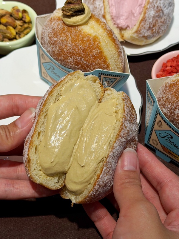 開心果控開吃！Mister Donut必吃新品「波波隆尼」11/25開賣，爆餡開心果甜甜圈必吃