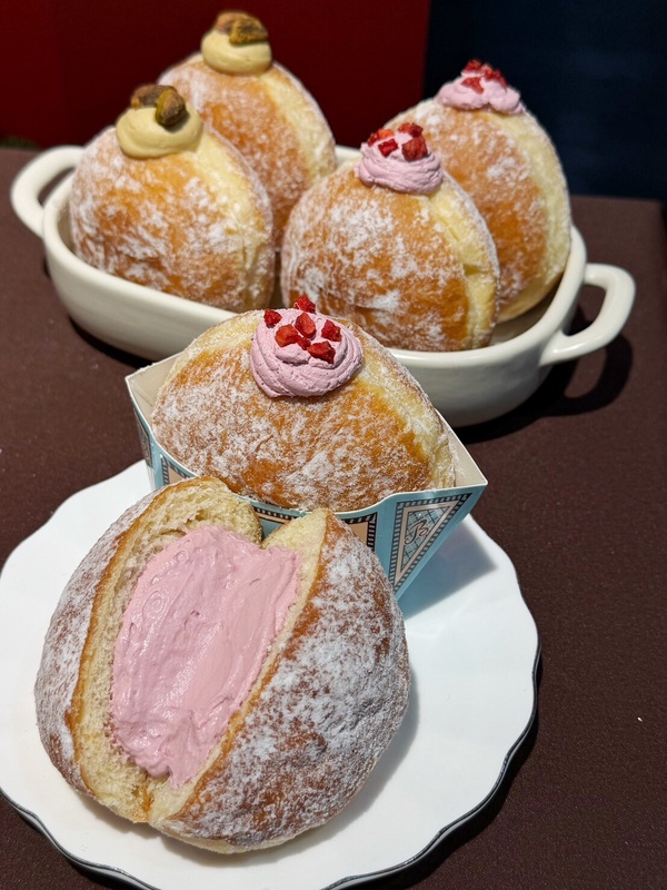 開心果控開吃！Mister Donut必吃新品「波波隆尼」11/25開賣，爆餡開心果甜甜圈必吃