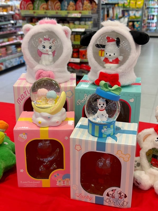 全家必買聖誕限定：超美白色聖誕樹、三麗鷗水晶球，還有Care Bears周邊必收再享優惠