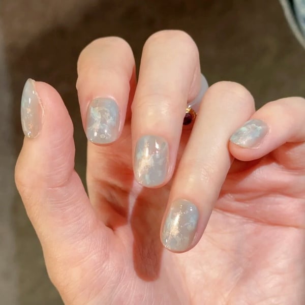 醋酸美甲範本推薦9：霧霾藍醋酸美甲