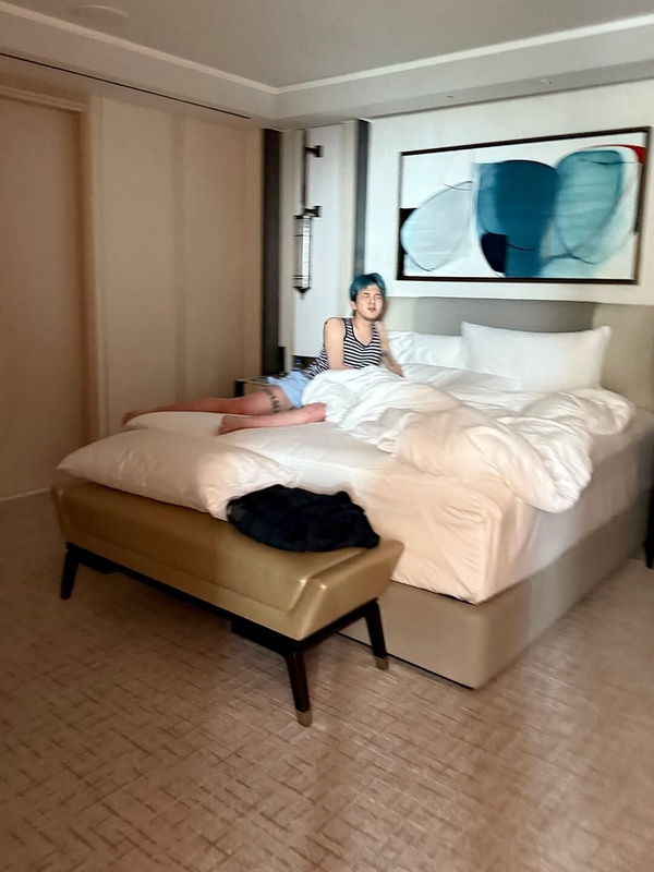 與男友同睡、睡眠品質更差？研究指出：女生與狗狗同睡，睡眠品質提高47%！