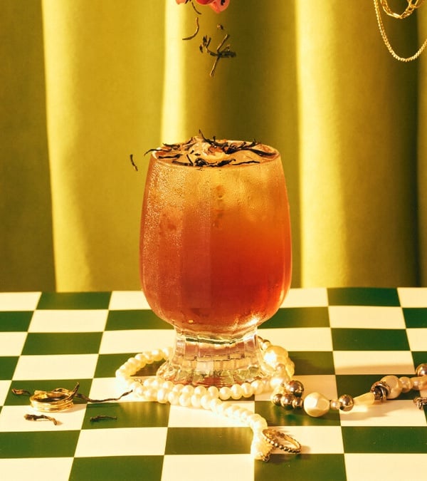 鶴茶樓經典招牌「鶴頂紅茶」，呈現紅茶的純粹色澤，為店內必點基本款。