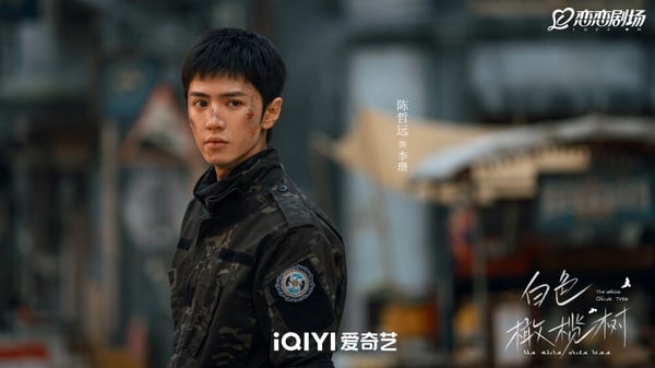 2025陸劇10位古裝美男演時裝劇！霍建華、陳偉霆帥度不輸古裝，張凌赫《愛你》時裝驚豔