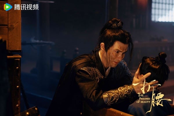 2025陸劇10位古裝美男演時裝劇！霍建華、陳偉霆帥度不輸古裝，張凌赫《愛你》時裝驚豔