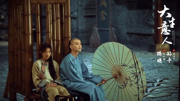 古裝男神陳曉的新作品《大生意人》也很值得追！《大生意人》是一部大男主經商劇，晚清背景，這不是《國色芳華》、《珠簾玉幕》那種以愛情線為主的經商劇，風格比較貼近歷史劇，男主求生復仇線、經商線並進。劇組特地到東北、浙江、內蒙實鏡拍攝，鏡頭大氣有質感，是近年少見的古裝大劇。