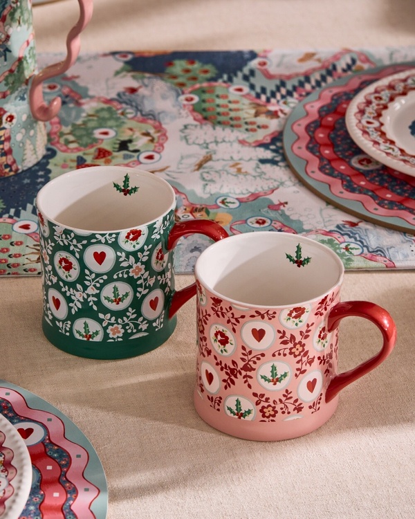3000↓聖誕禮物推薦7：Cath Kidston Festive Spot 陶瓷馬克咖啡杯組，NT$1,380