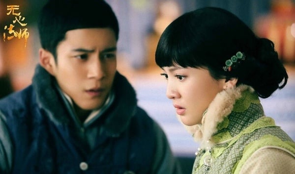 《無心法師》劇情講述不老不死的法師無心偶然遇到了逃婚出門的大姑娘月牙，兩人為了求生，去小軍閥顧大人家中捉鬼，結果不慎觸動機關，放出了封印百年的妖人岳綺羅的故事。