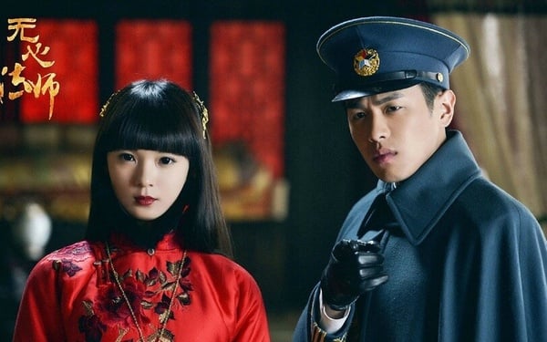 《無心法師》劇情講述不老不死的法師無心偶然遇到了逃婚出門的大姑娘月牙，兩人為了求生，去小軍閥顧大人家中捉鬼，結果不慎觸動機關，放出了封印百年的妖人岳綺羅的故事。
