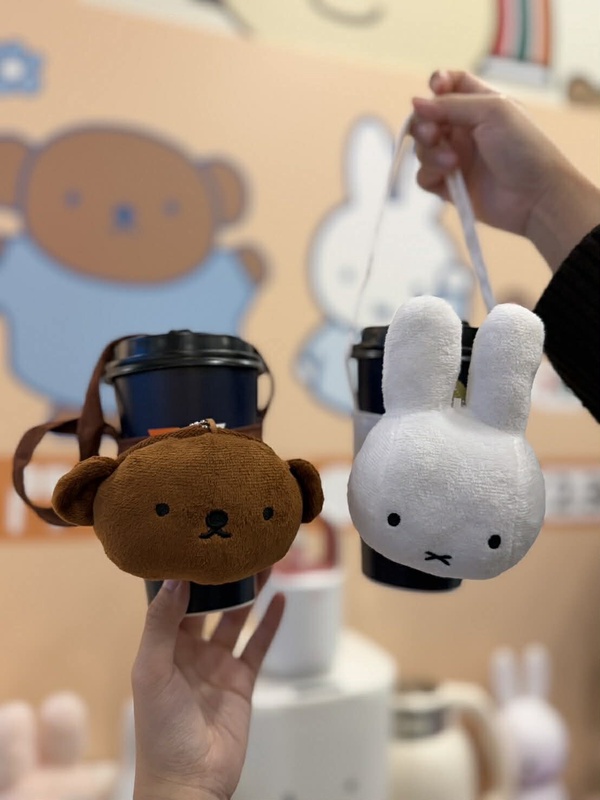 7-11「Miffy米飛兔70週年」集點！絨毛飲料杯套、miffy可頌玩偶、收納籃組等86款一次看